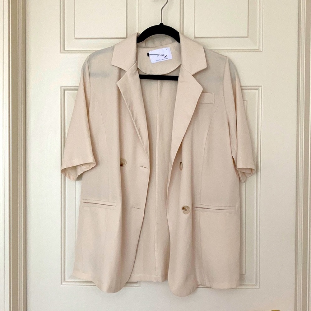 Double-breasted short sleeve blazer
